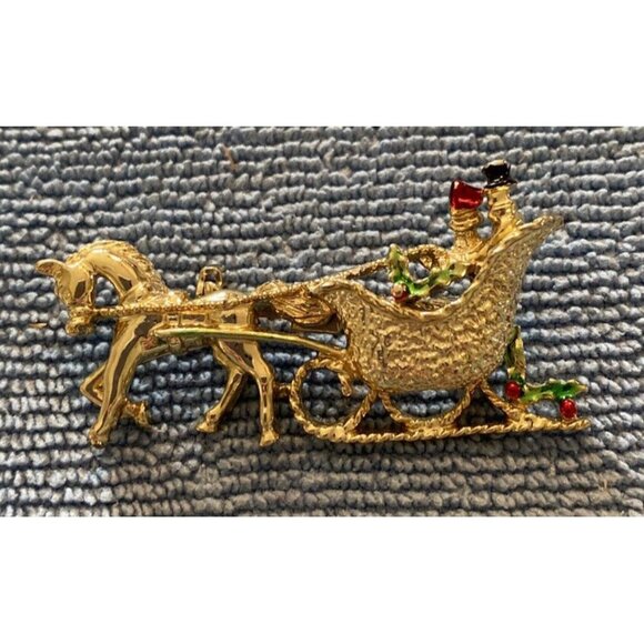 Vintage Brooch/pin Courting Couple Horse Sleigh Signed Gerrys Gold Tone - Picture 1 of 12